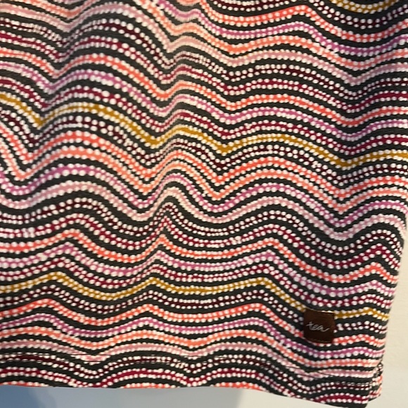 TEA Collection Ruffle Print Wrap Style - Picture 5 of 5